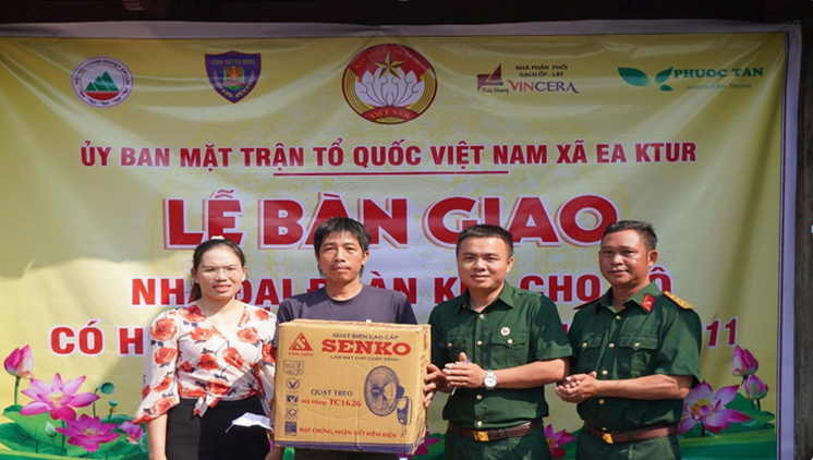Tặng quà nhà mới